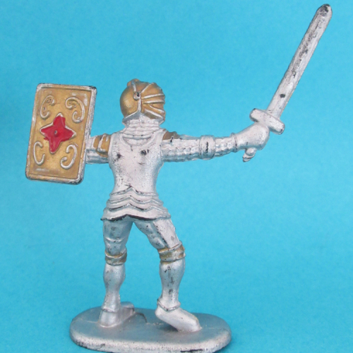 03. Chevalier avec épée et bouclier rectangulaire (étoile).